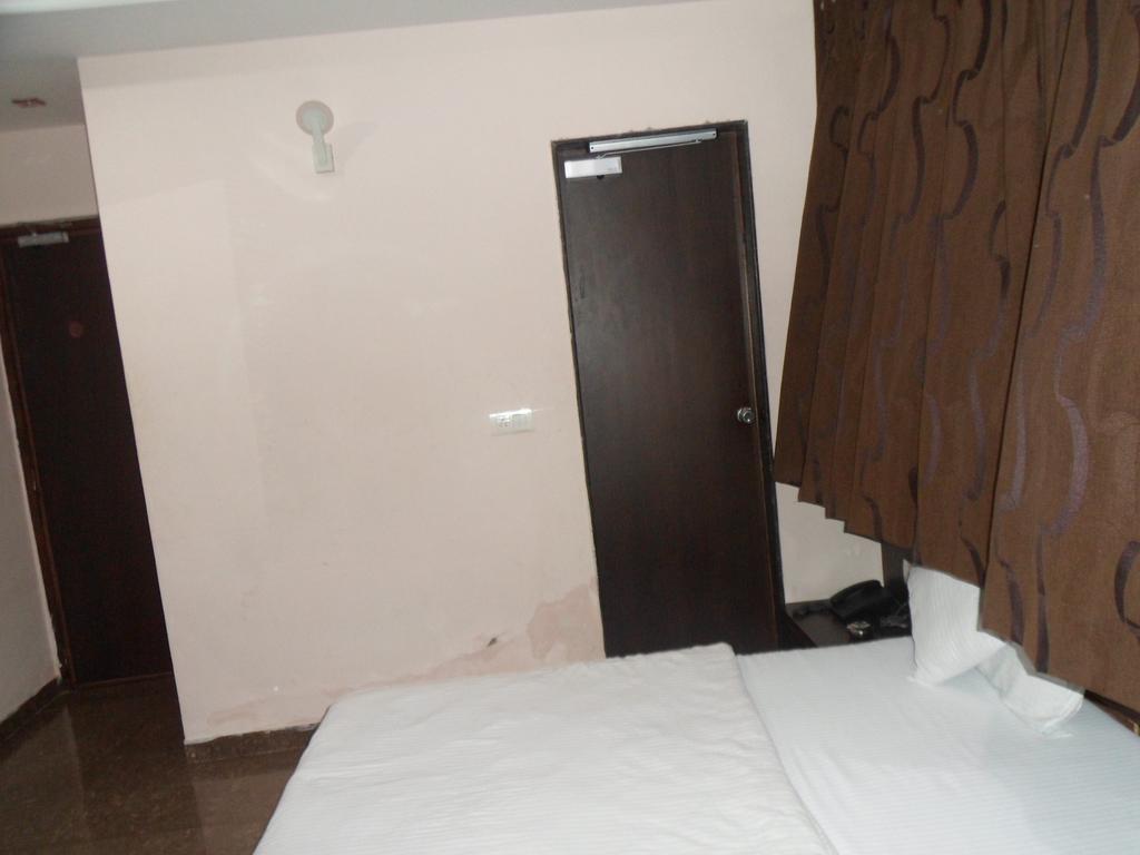 Hotel Silver Plaza Ahmedabad Cameră foto